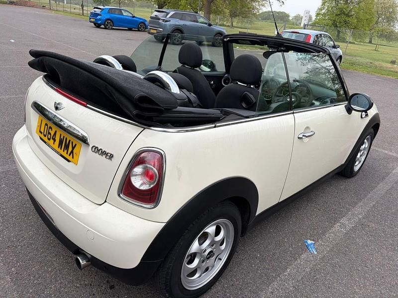 Begagnad Mini Cooper Cabriolet 122 HK (89 kW) 2014 Vit Cab
