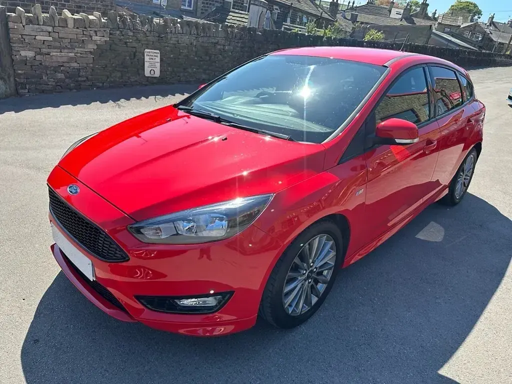 Used Ford Focus ST-Line 140 HP (102 kW) 2018 Red Hatchback