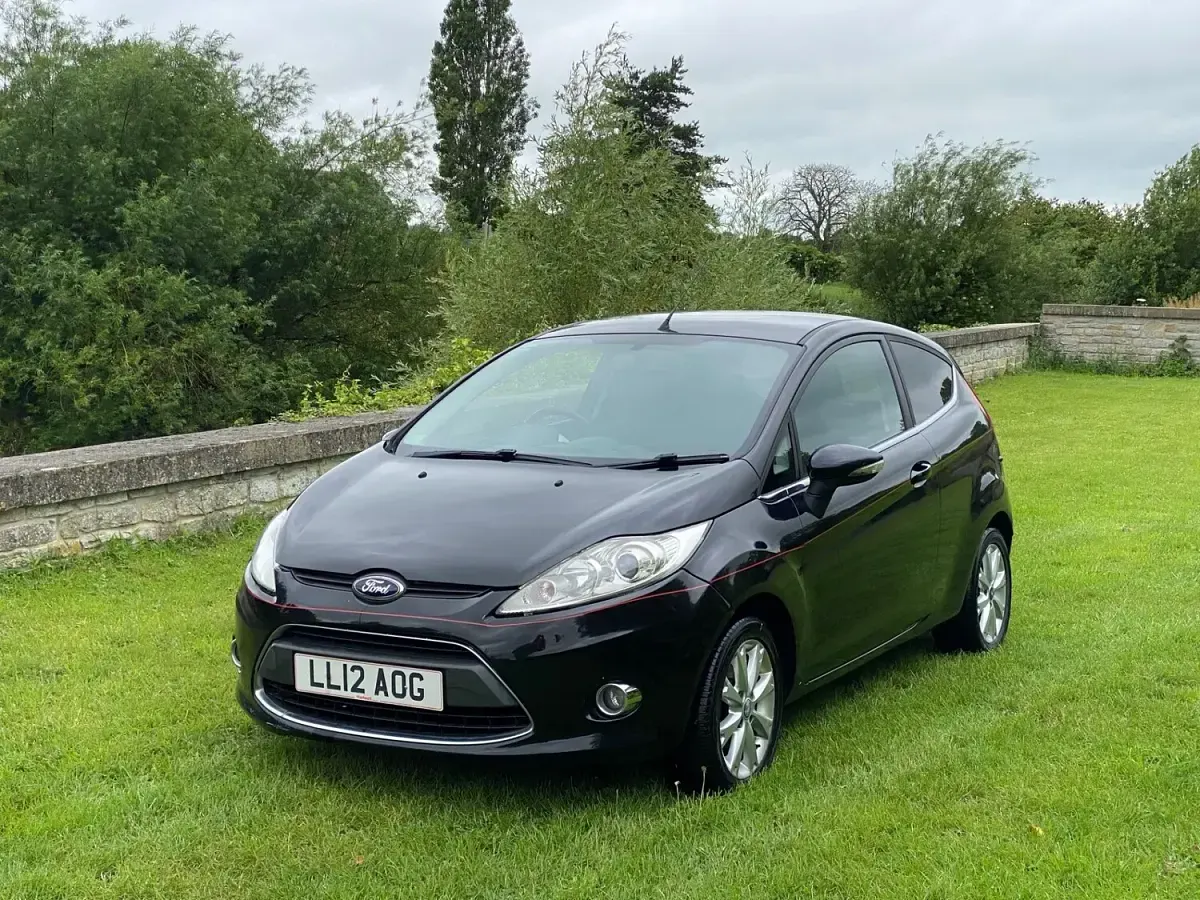Used Ford Fiesta Zetec 82 HP (60 kW) 2012 Black Hatchback