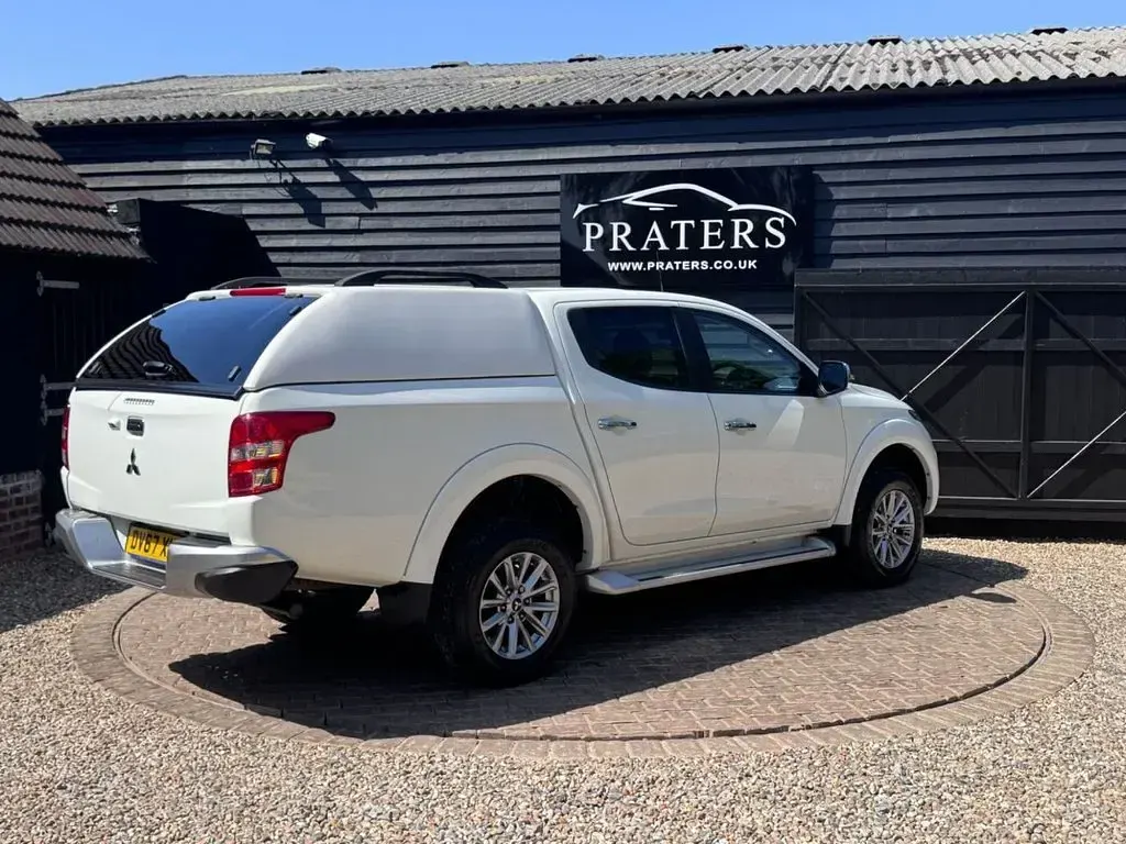 Used Mitsubishi L200 Warrior 178 HP (130 kW) 2017 White Pickup