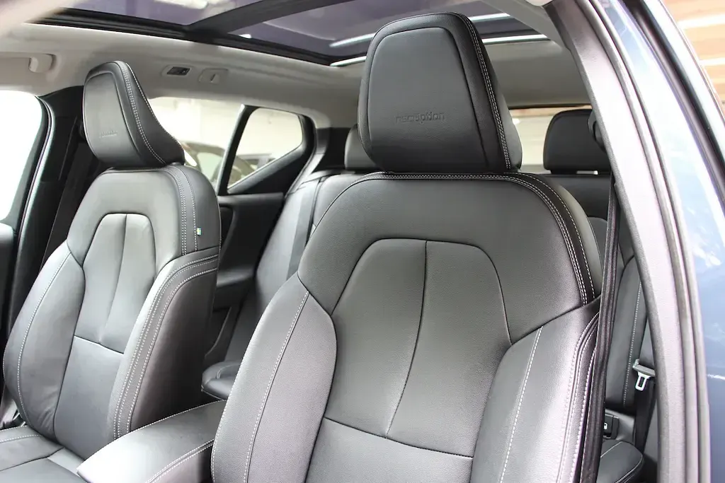 Used Volvo XC40 Inscription 156 HP (114 kW) 2018 Denim blue SUV