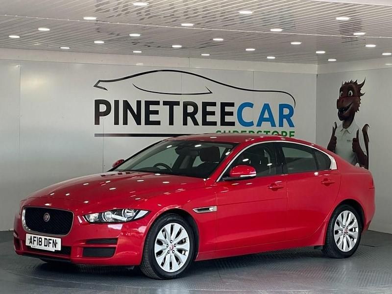 Used Jaguar XE SE 163 HP (119 kW) 2018 Red Sedan