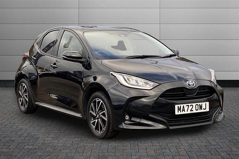 Eclipse black Used 2022 Toyota Yaris Hybrid Design Hatchback | £18,495 (Fair price) - Image 1/3