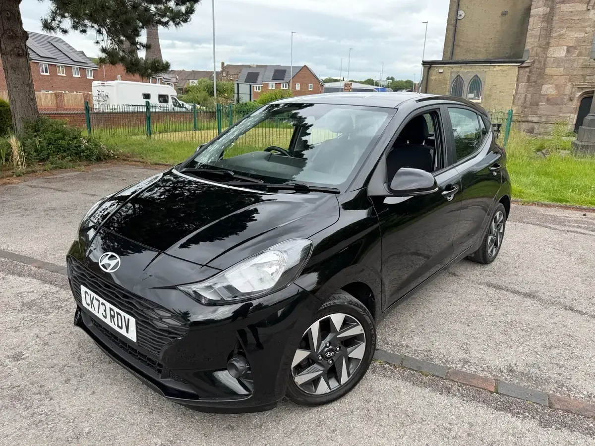 Used Hyundai i10 Advanced 67 HP (49 kW) 2023 Black Hatchback