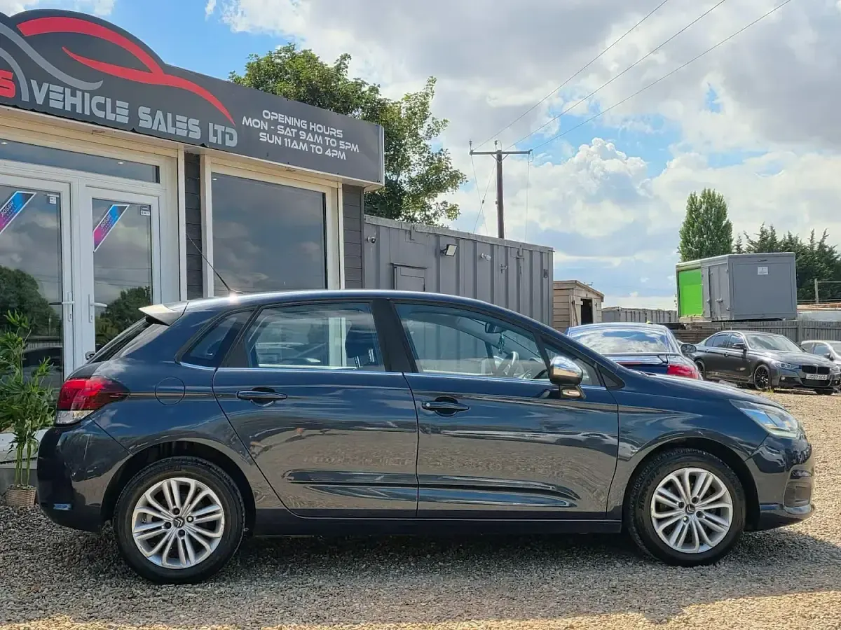 Used Citroën C4 Flair 130 HP (95 kW) 2015 Blue Hatchback