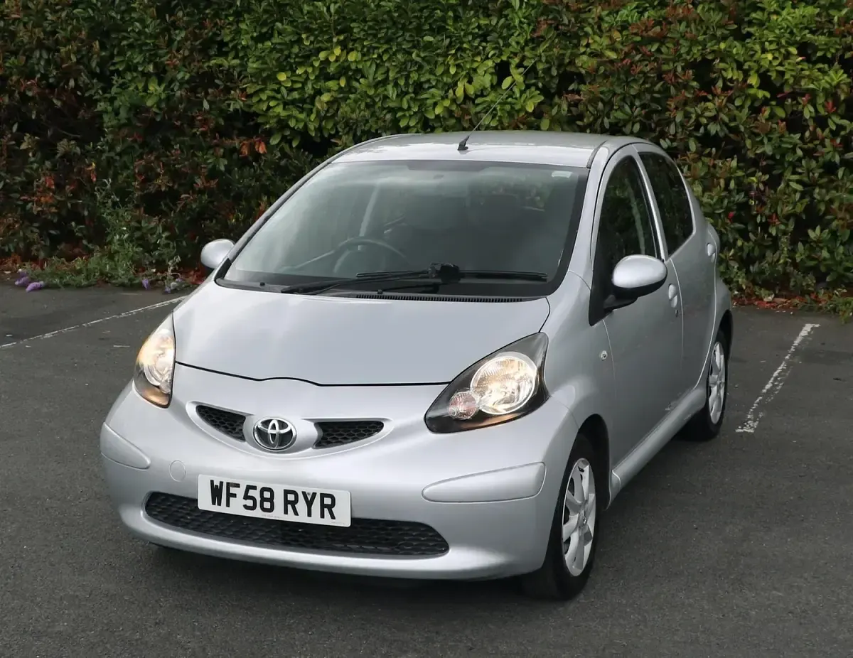 Used Toyota Aygo Platinum 67 HP (49 kW) 2008 Silver Hatchback