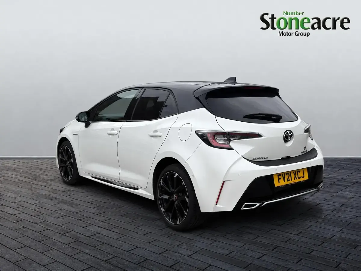 Used Toyota Corolla Sport 122 HP (89 kW) 2021 White/black Hatchback