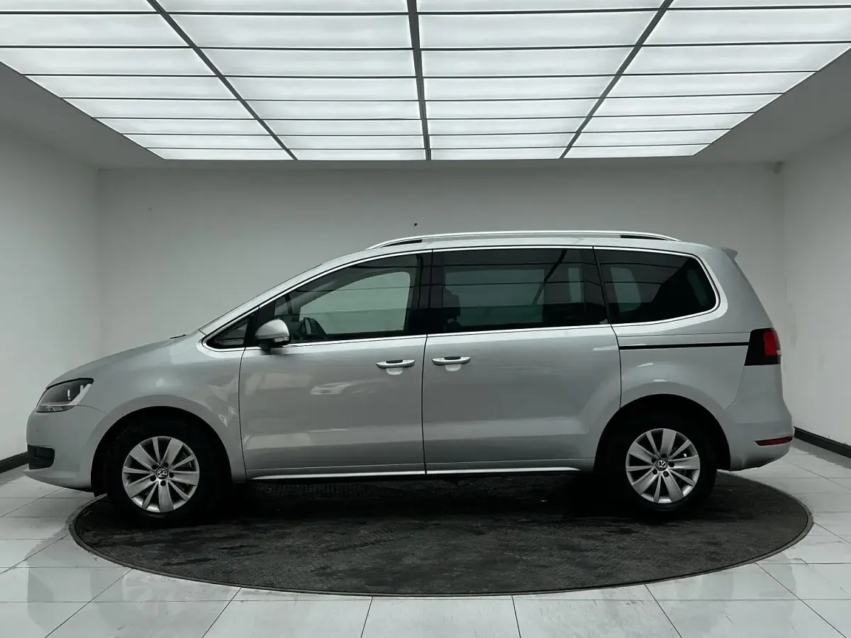 Usado VW Sharan SE 150 HP (110 kW) 2019 Prateado Monovolume