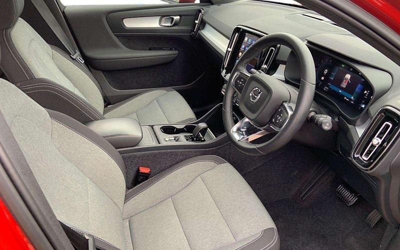 Used Volvo XC40 Core 163 HP (119 kW) 2025 SUV