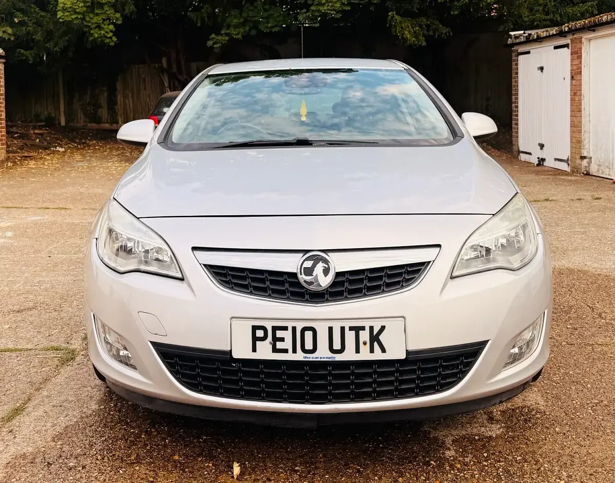 Used Vauxhall Astra Elite 113 HP (83 kW) 2010 Silver Hatchback