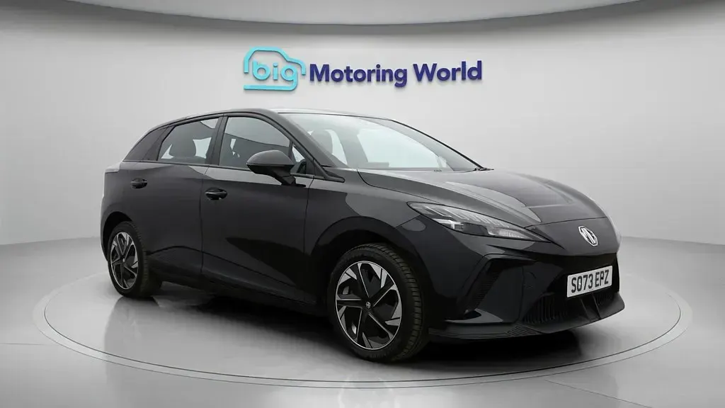 Begagnad MG MG4 EV SE 319 kW (435 HK) 2024 Halvkombi