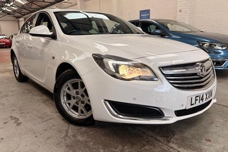 White Used 2014 Vauxhall Insignia Design Edition Hatchback | £2,490 (Fair price) - Image 1/1