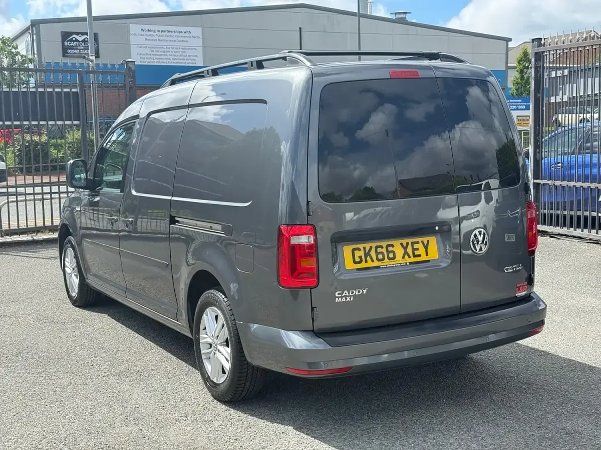 Used VW Caddy Highline 102 HP (75 kW) 2016 Grey MPV