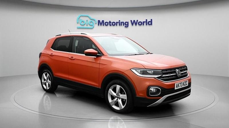 Used VW T-Cross SEL 110 HP (80 kW) 2023 Orange SUV