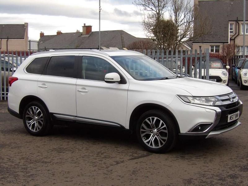 Used Mitsubishi Outlander 2017 White SUV