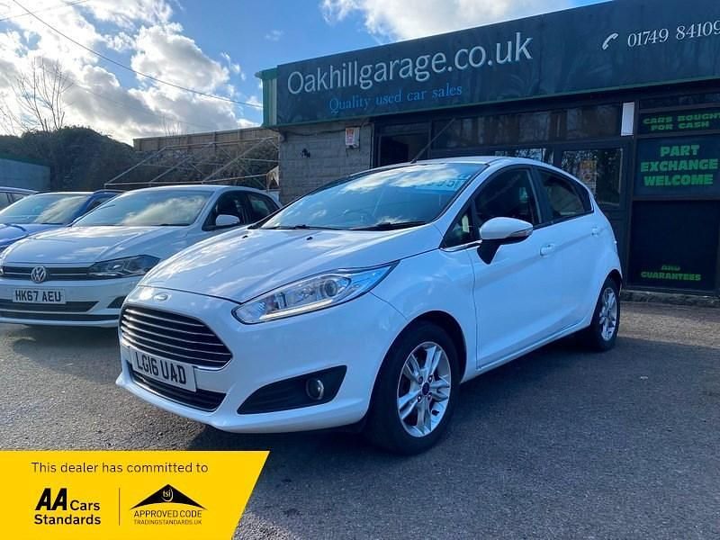 Used Ford Fiesta Zetec 75 HP (55 kW) 2016 White