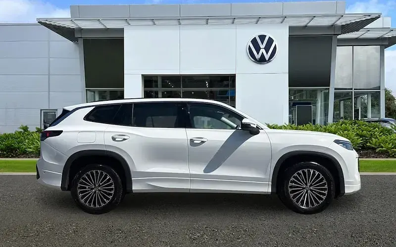 Used VW Tayron Life 150 HP (110 kW) 2025 Pure white SUV