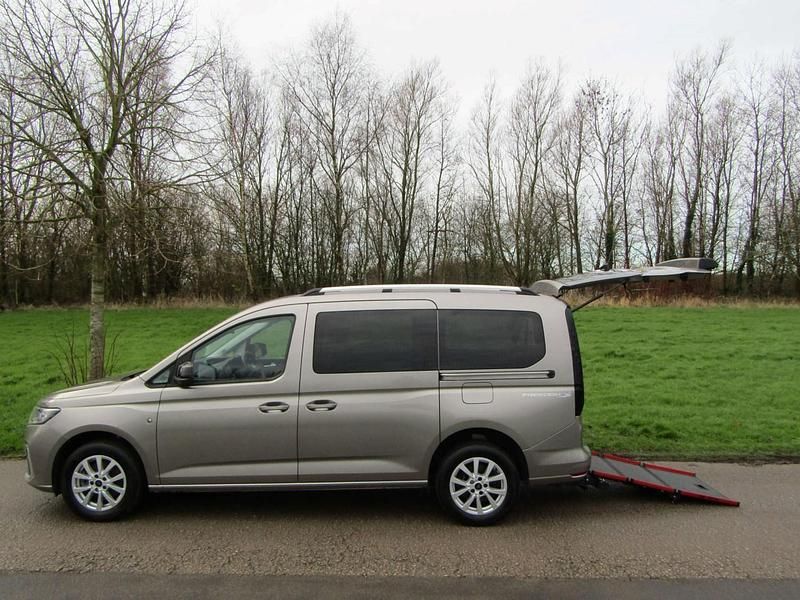 Silver Used 2024 Ford Tourneo Connect Titanium MPV | £23,995 (Expensive) - Image 1/4