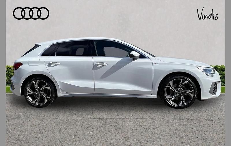 Used Audi A3 S-Line 147 HP (108 kW) 2023 White Sedan