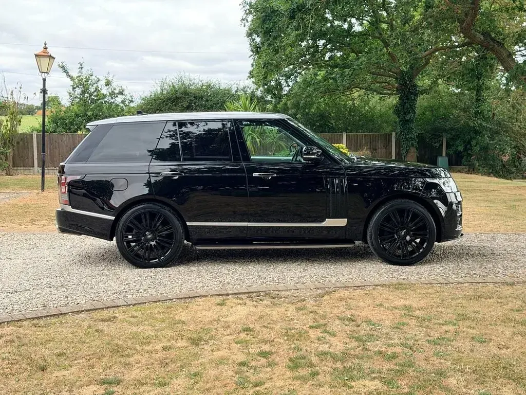 Used Land Rover Range Rover Vogue SE 306 HP (225 kW) 2016 Black SUV