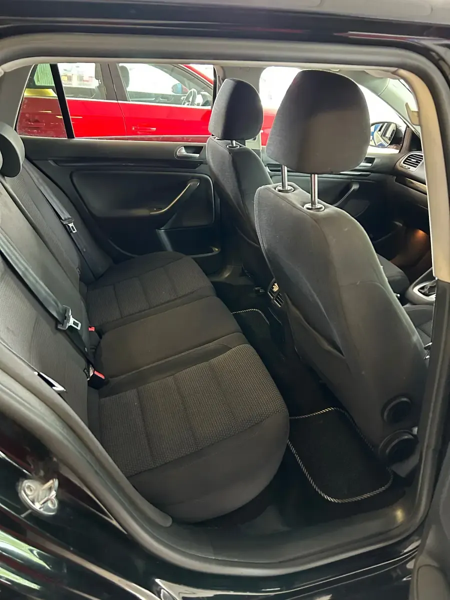 Begagnad VW Golf VII SE 105 HK (77 kW) 2013 Svart Kombi