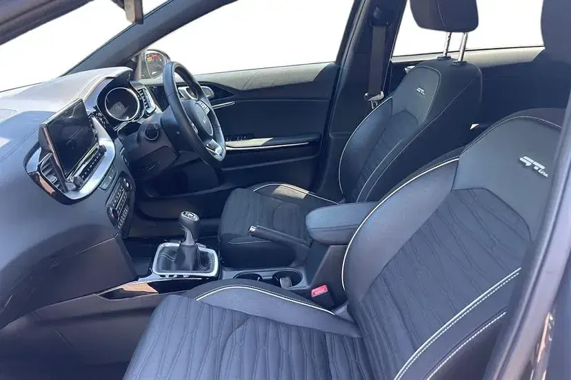Gebraucht Kia Ceed GT-Line 158 PS (116 kW) 2023 Grau Kleinwagen