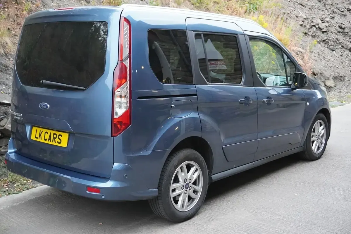 Used Ford Tourneo Connect Titanium 2019 Blue MPV