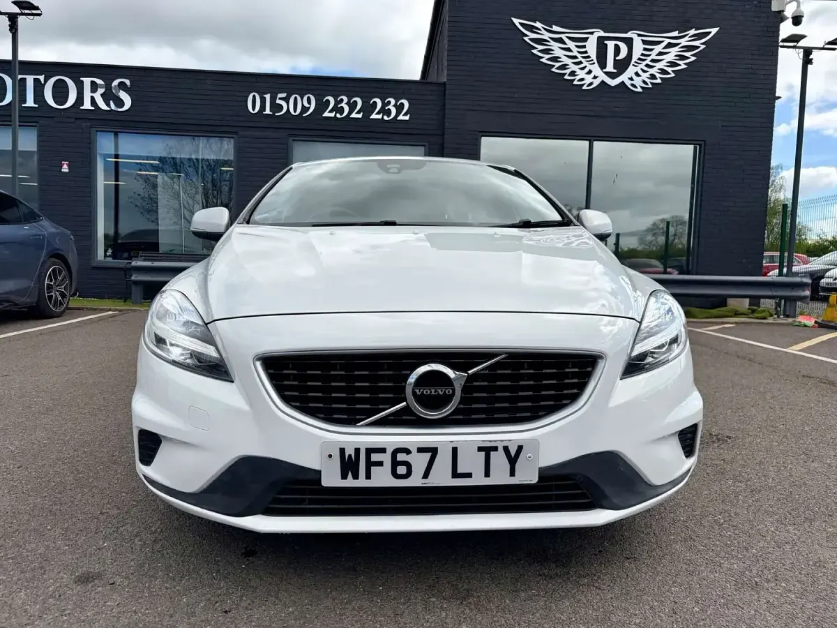 Used Volvo V40 R-Design Pro 2017 White Hatchback