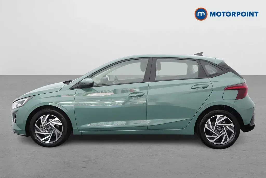 Used Hyundai i20 Advanced 101 HP (74 kW) 2025 Green Hatchback
