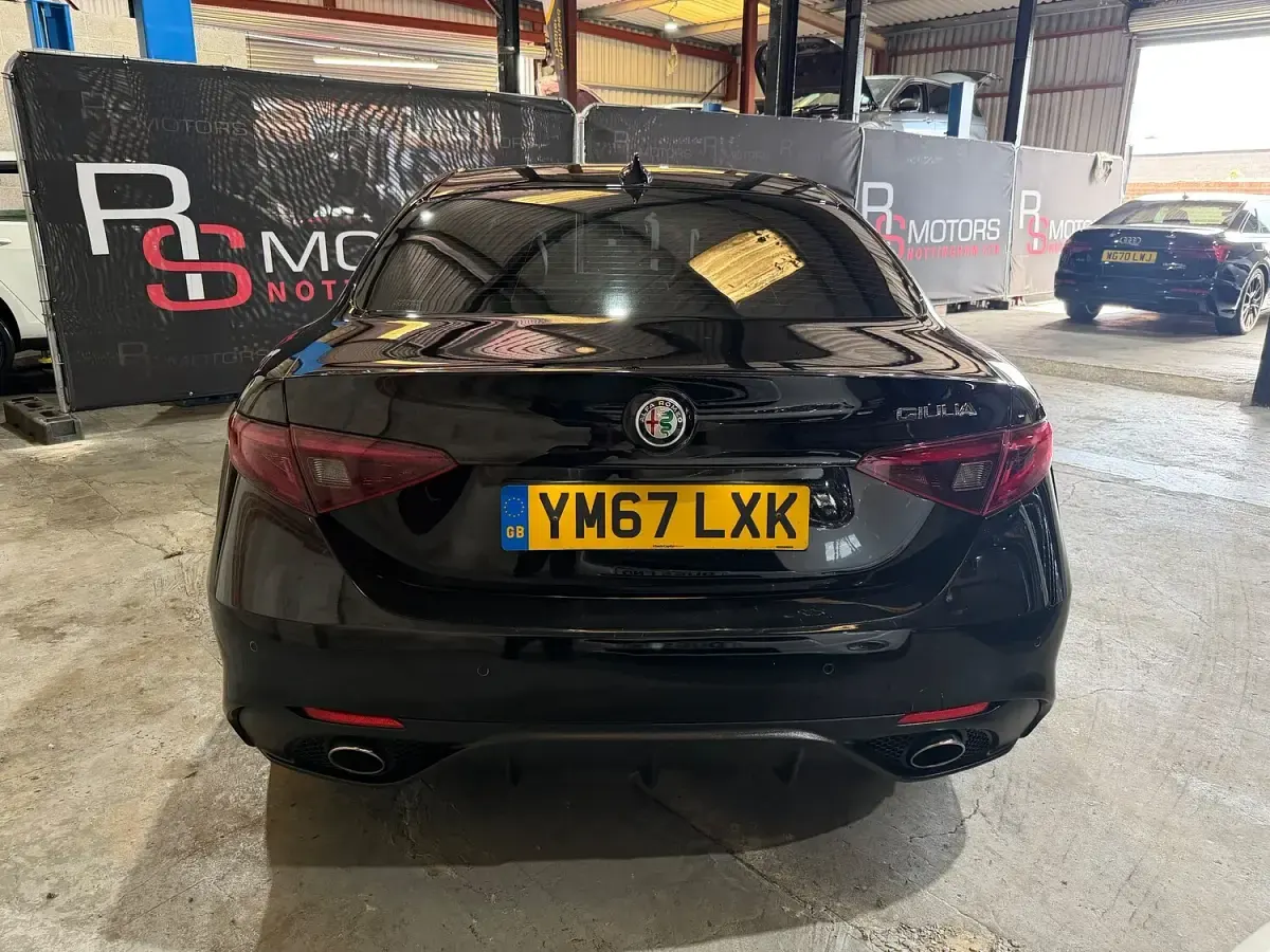 Used Alfa Romeo Giulia Saloon Edizione Speciale 180 HP (132 kW) 2018 Black Sedan