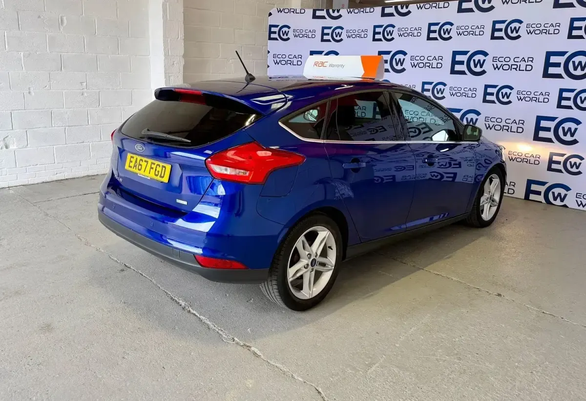 Usado Ford Focus Titanium 125 HP (91 kW) 2017 Azul Citadino