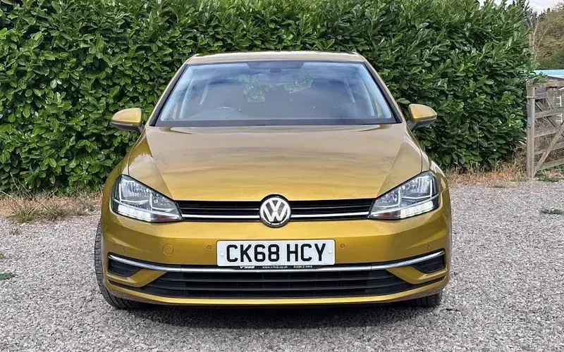Used VW Golf VII SE 110 HP (80 kW) 2018 Yellow Hatchback