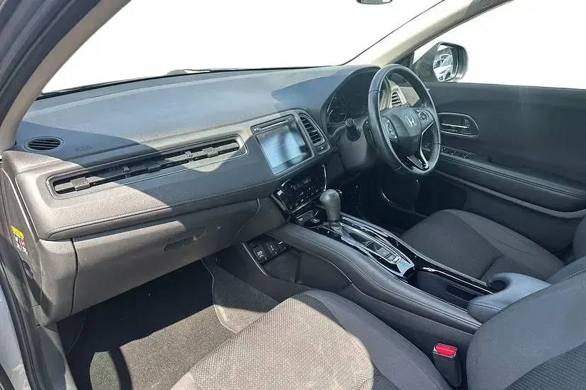 Used Honda HR-V SE 128 HP (94 kW) 2020 Lunar silver SUV