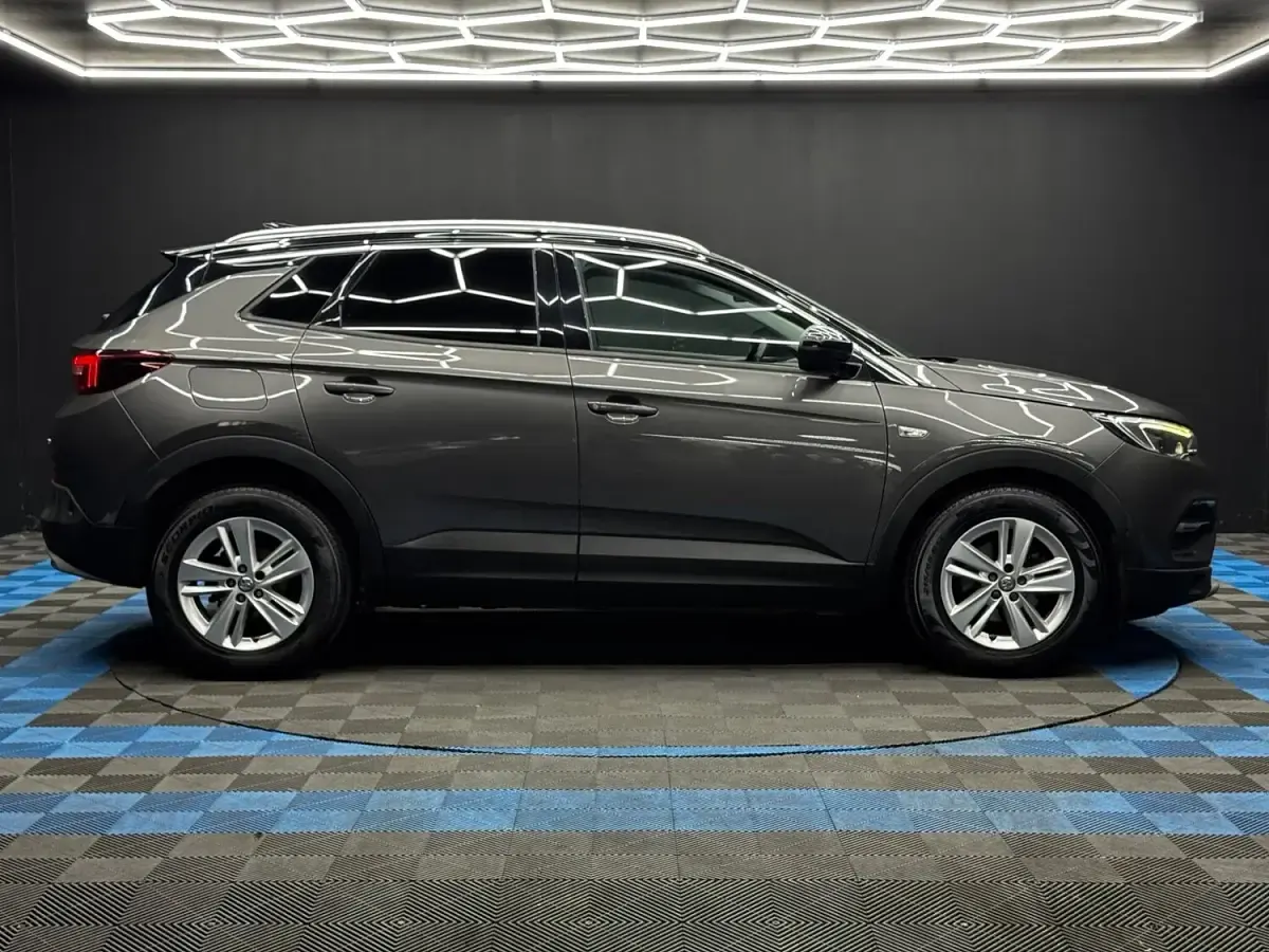Used Vauxhall Grandland X Business Edition 130 HP (95 kW) 2019 Grey SUV