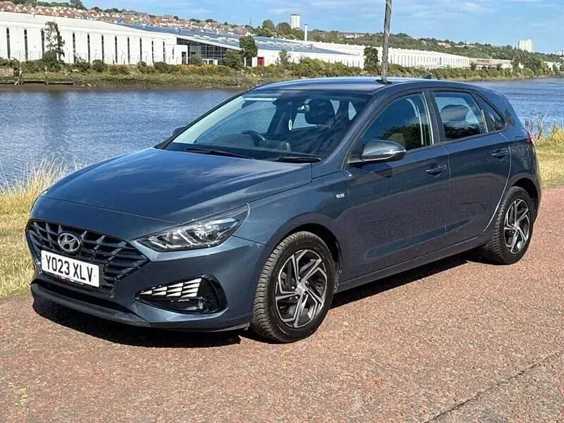 Used Hyundai i30 SE 120 HP (88 kW) 2023 Blue Hatchback