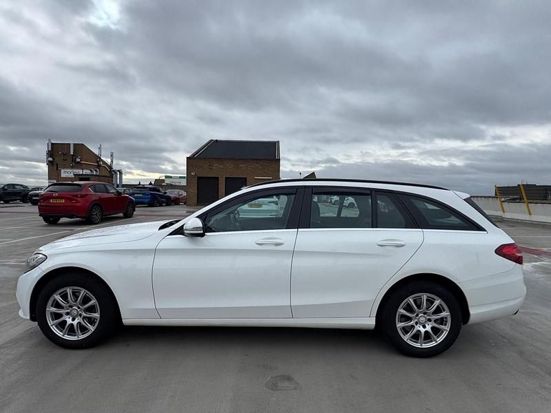 Used Mercedes C200 SE 136 HP (100 kW) 2016 White Estate