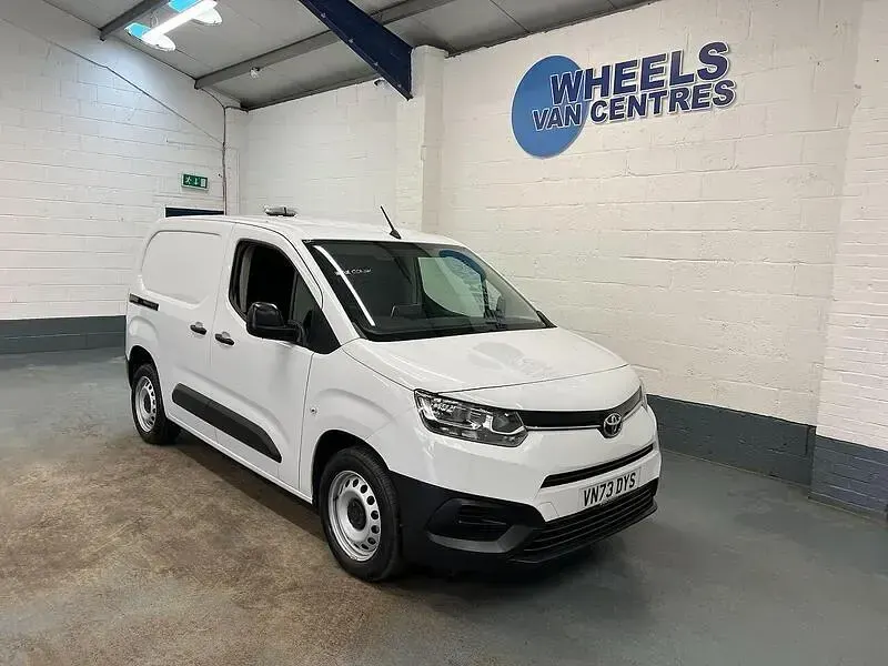 Used Toyota Proace Active 120 HP (88 kW) 2023 White MPV