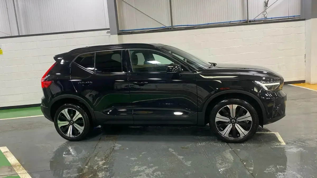 Używany Volvo XC40 Plus 169 kW (231 KM) 2023 Czarny SUV
