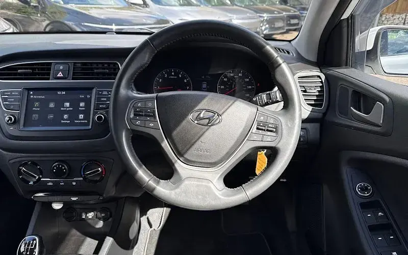 Used Hyundai i20 SE 101 HP (74 kW) 2019 White Hatchback