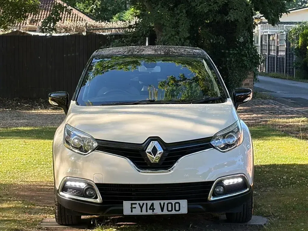 Used Renault Captur Dynamique 2014 Cream/black SUV