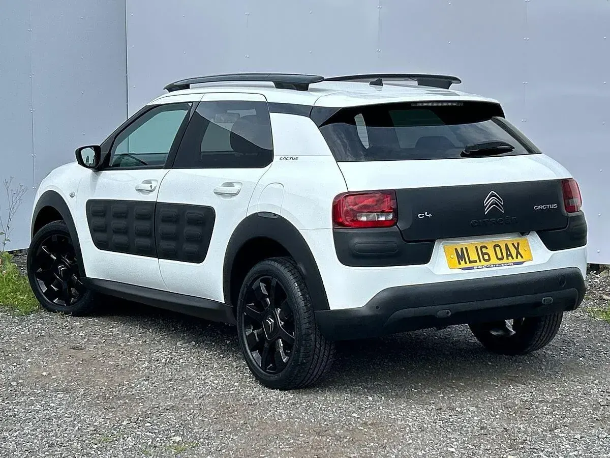 Used Citroën C4 Cactus Flair 82 HP (60 kW) 2016 White Hatchback