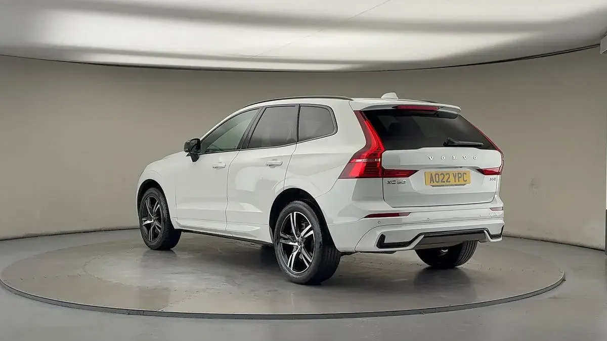 Second-hand Volvo XC60 Plus 250 CP (183 kW) 2022 Alb SUV