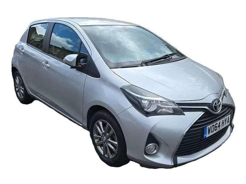 Used Toyota Yaris Multidrive S 99 HP (72 kW) 2015 Silver Hatchback