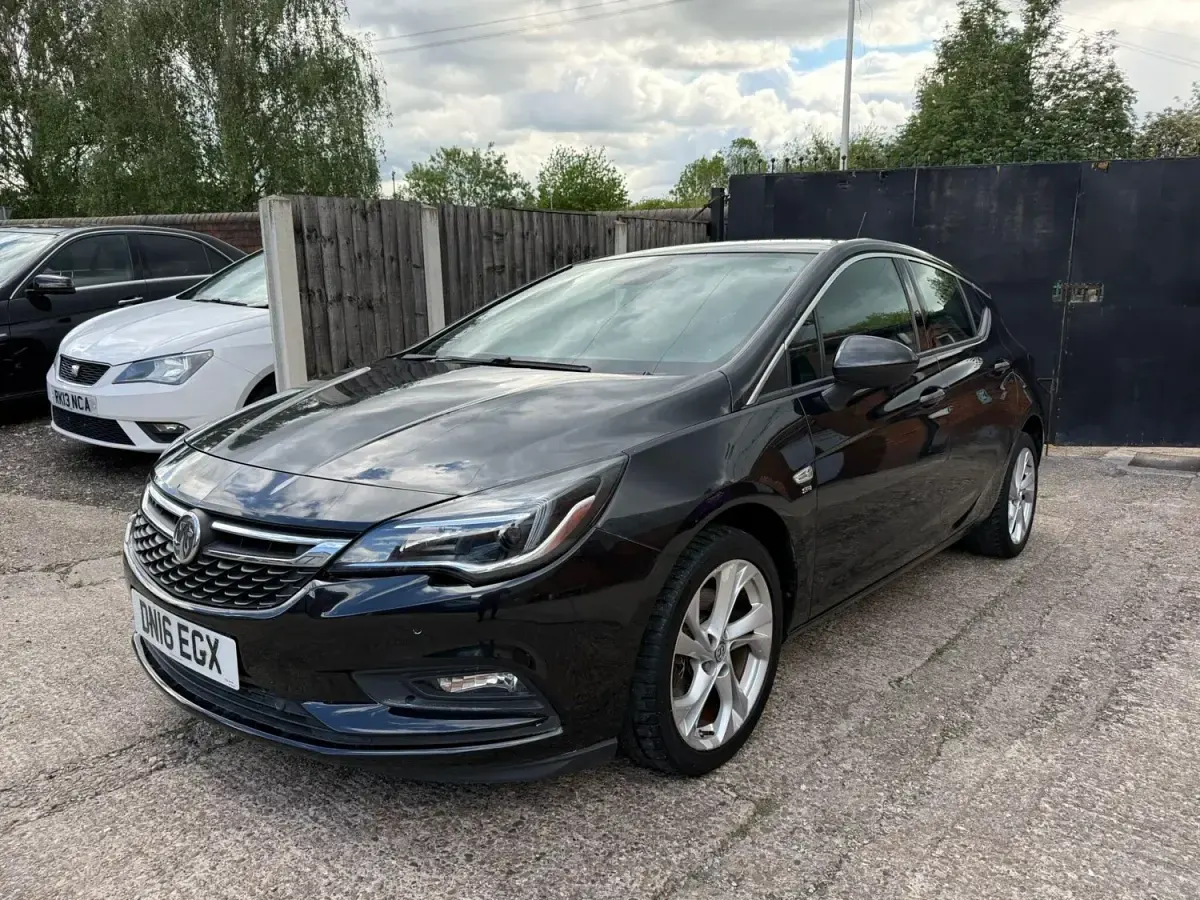Second-hand Vauxhall Astra SRi 136 CP (100 kW) 2016 Negru Hatchback