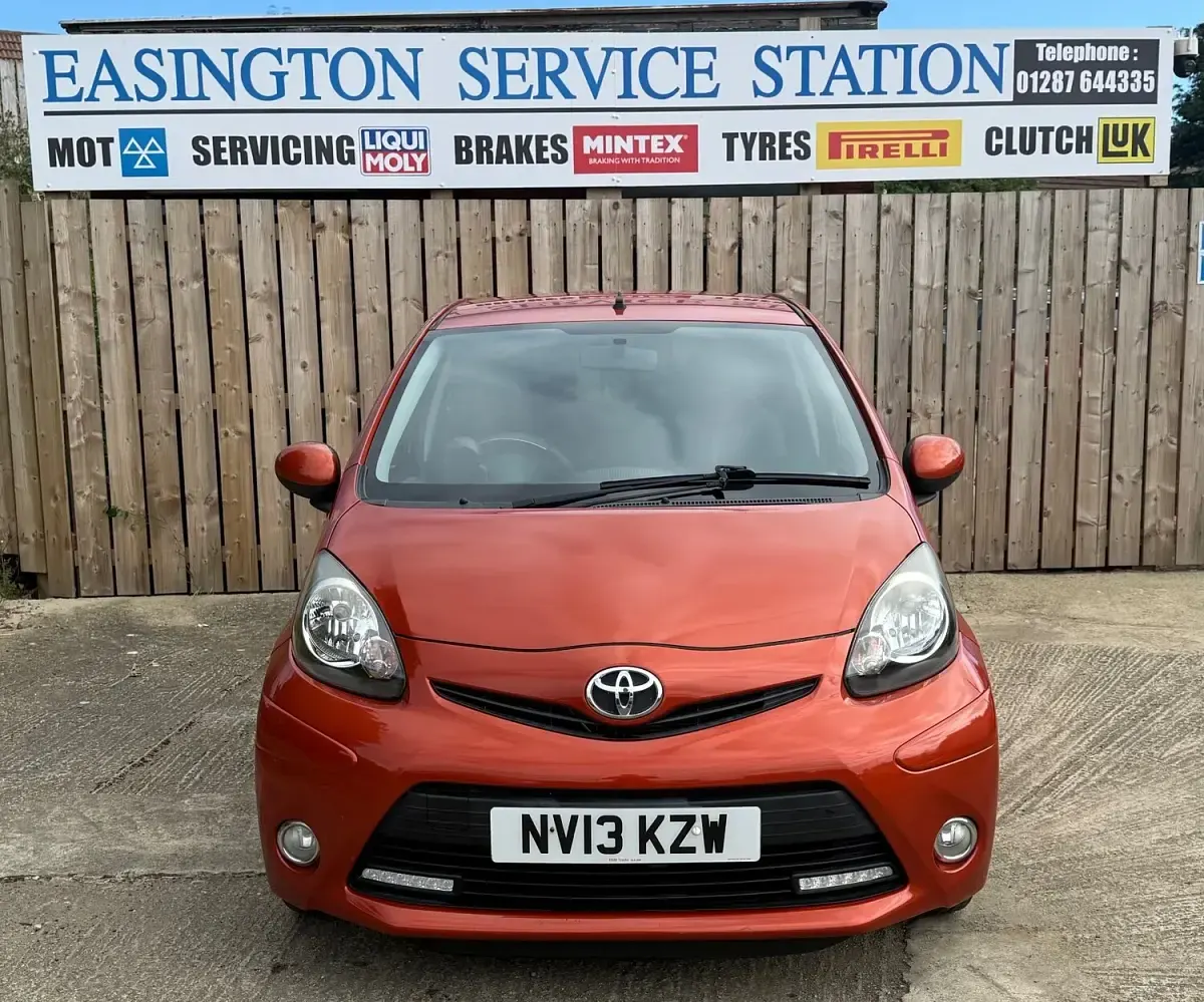 Used Toyota Aygo 68 HP (50 kW) 2013 Orange Hatchback