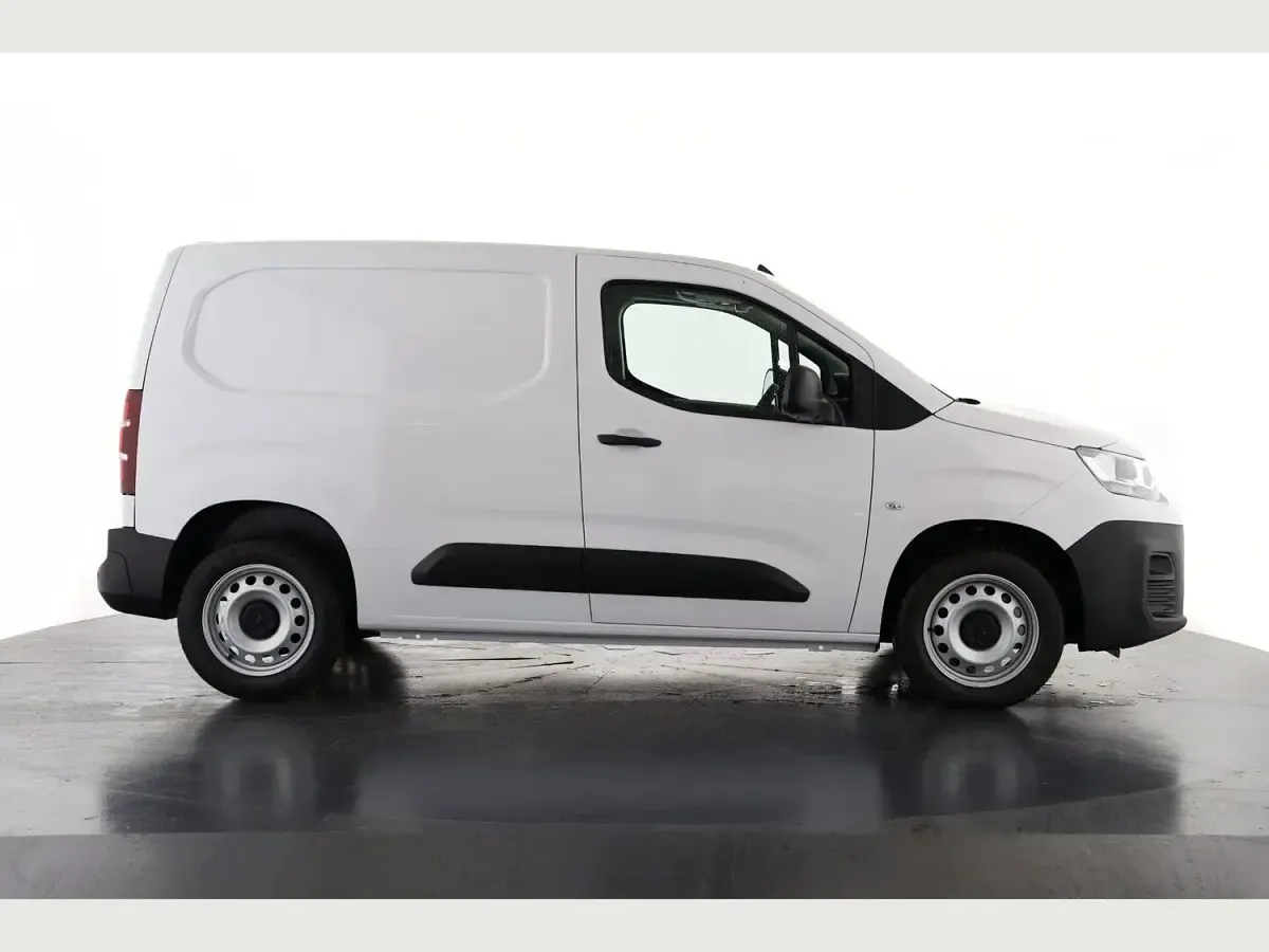 Used Citroën Berlingo 100 HP (73 kW) 2023 White MPV