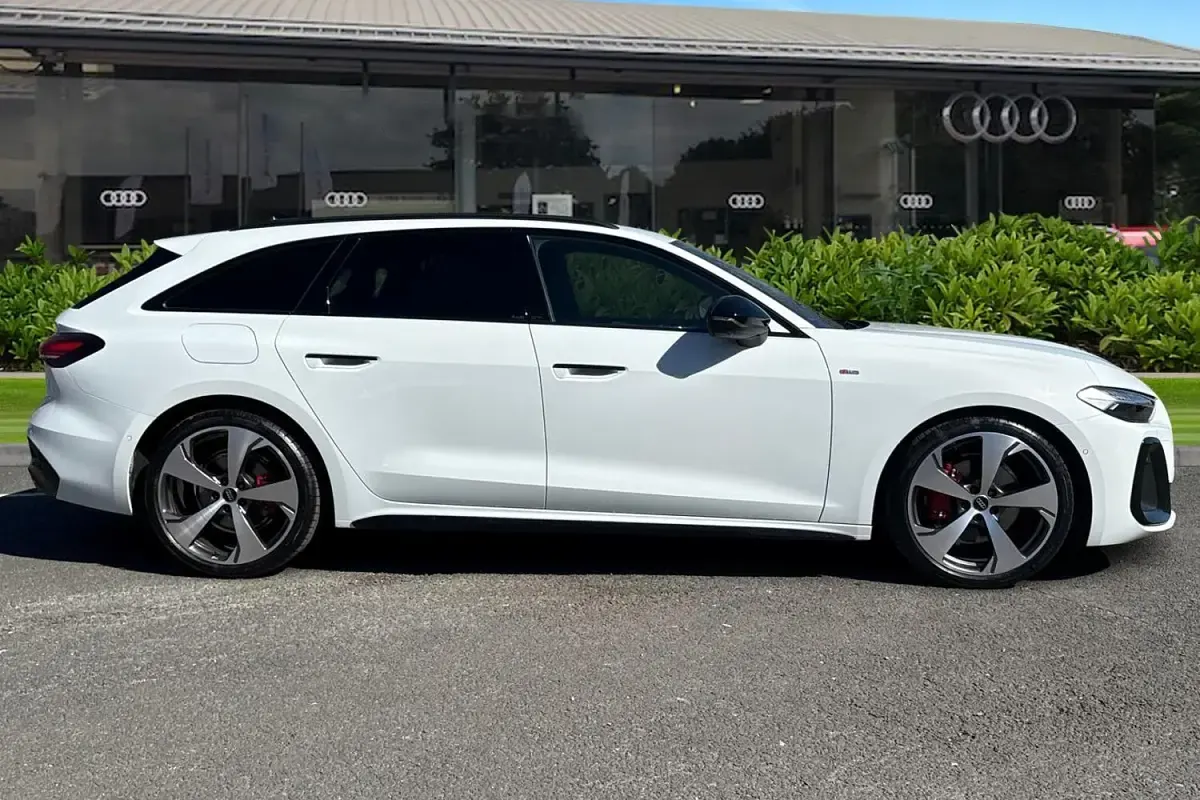Ny Audi A5 Advanced 2025 Vit Sportkupé