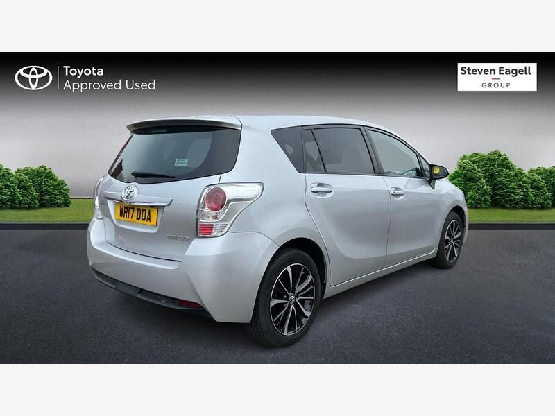Used Toyota Verso Design 147 HP (108 kW) 2017 Silver MPV