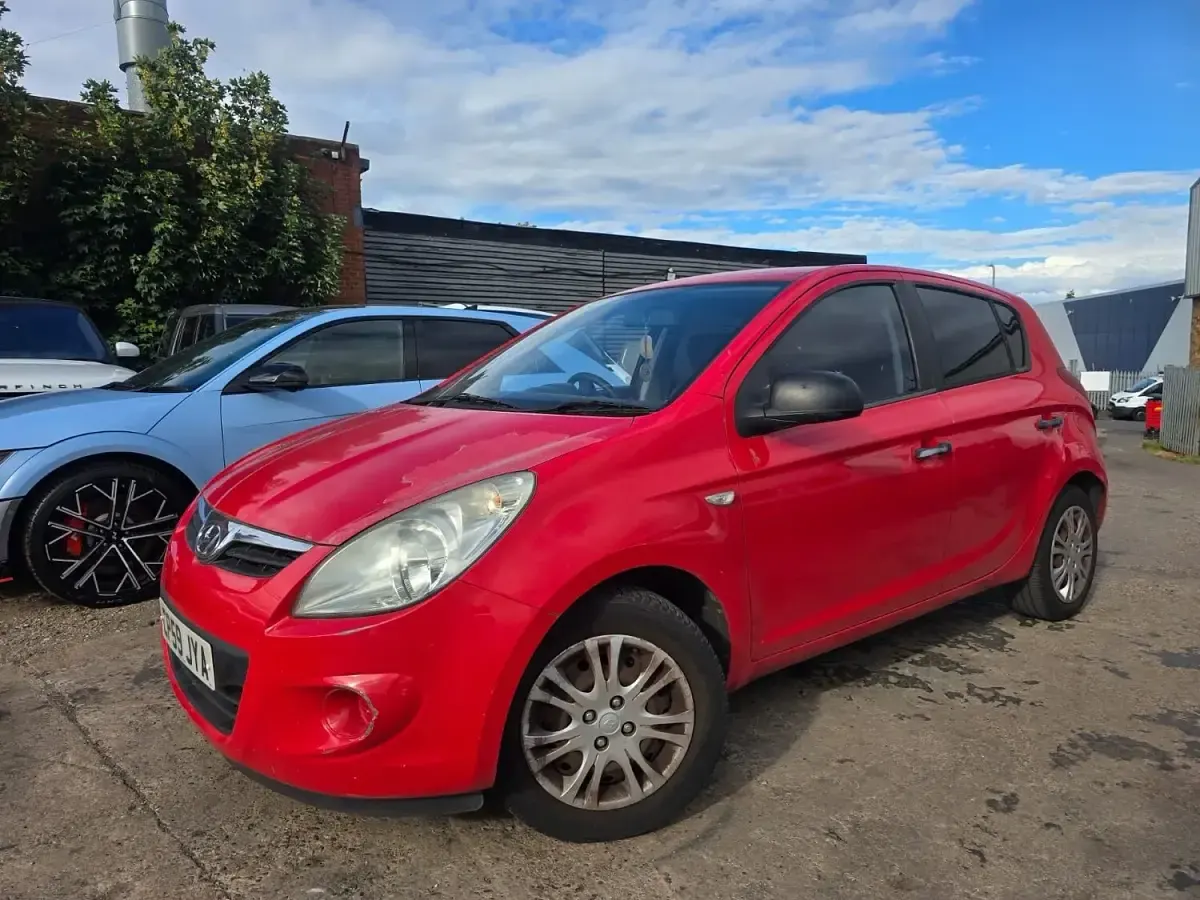 Used Hyundai i20 Classic 78 HP (57 kW) 2009 Red Hatchback