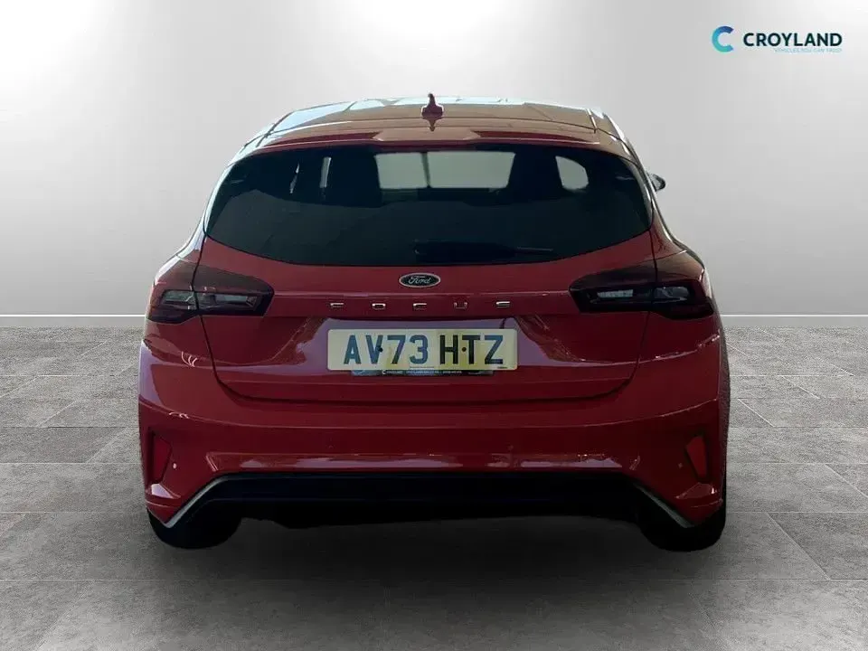 Used Ford Focus ST-Line 125 HP (91 kW) 2023 Red Hatchback